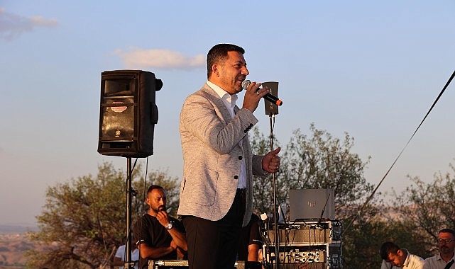 Nevşehir Belediye Başkanı Rasim Arı, Ürgüp ilçesinde düzenlenen “52. Uluslararası Ürgüp Bağ Bozumu Festivali” programına katıldı.