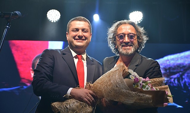 Torbalı Belediyesi, Kurtuluş’un 102. yılı onuruna düzenlediği Güz Etkinlikleri kapsamında muhteşem bir finale imza attı