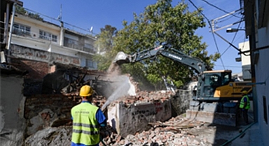 Ballıkuyu dönüşüm bölgesindeki metruk yapılar yıkılıyor