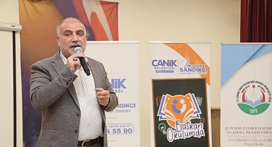 Başkan Sandıkçı, “3 yıldır kesintisiz şekilde, herhangi bir özel koşul olmadan, tüm öğrencilere burs desteği sağlayan tek belediyeyiz”