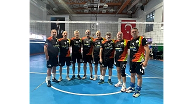 Osmangazi’nin Veteran Voleybolcuları Zirveye Çıktı