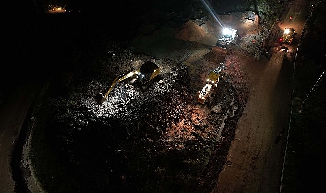 Büyükşehir ekipleri gece gündüz sahada; Başiskele’de selin izleri siliniyor